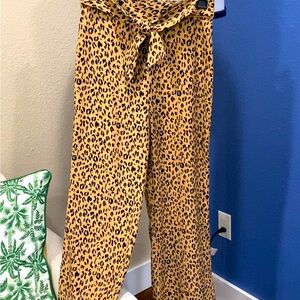 Leopard print high waisted crops
